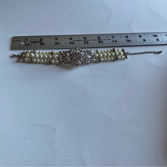 Rhinestone and pearl bracelet GUC lobster clasp silver tone detail, fancy piece! - Picture 4 of 4
